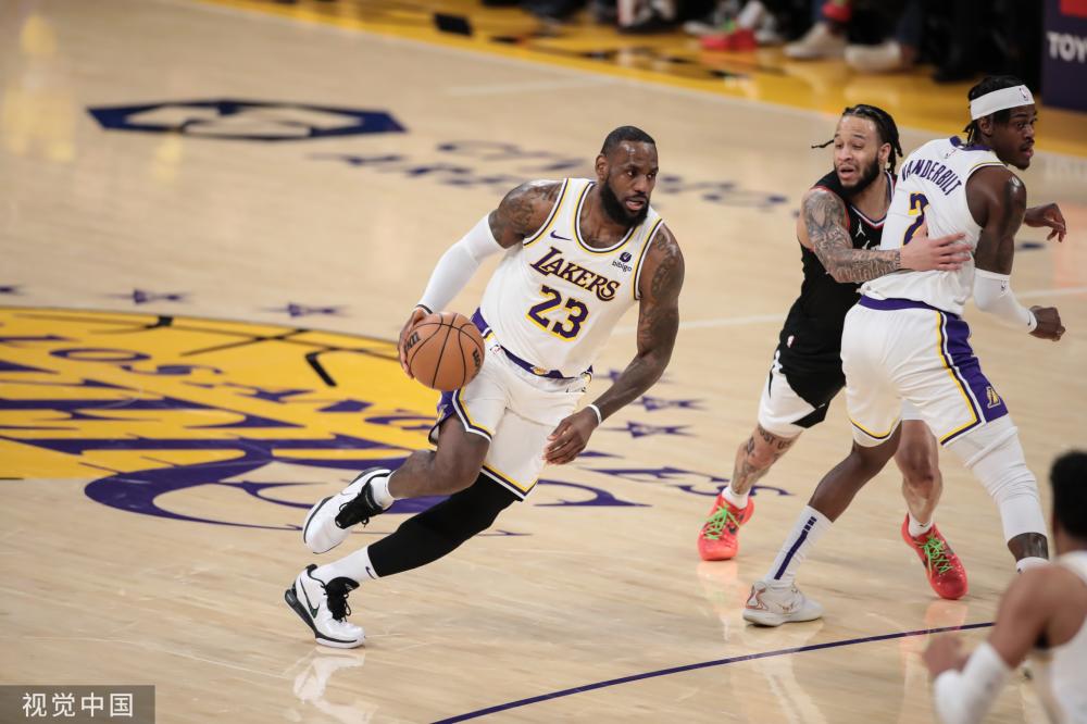 继续被困在 继续被困在