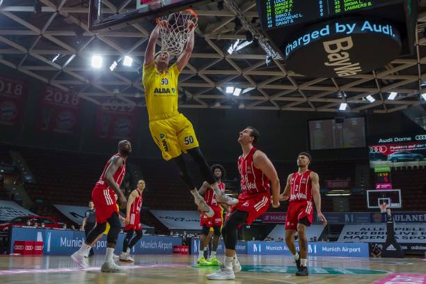 足球不仅是 足球不仅是