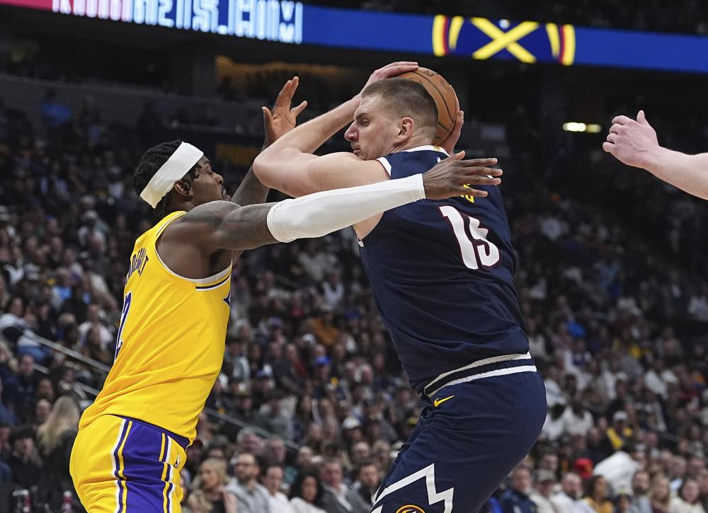 力出众的首 力出众的首